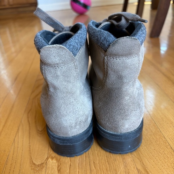 Clarks Collection Boots Khaki Taupe Gray Suede Cushioned Hiking Womens Size 10 - Picture 7 of 11